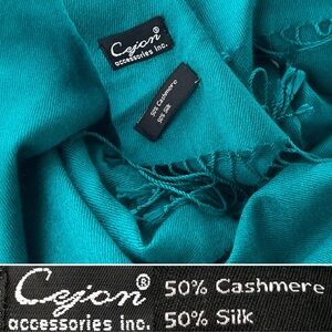 🧵Like New Solid Teal Green Cashmere & Silk Fringed No Pattern Cejon Scarf